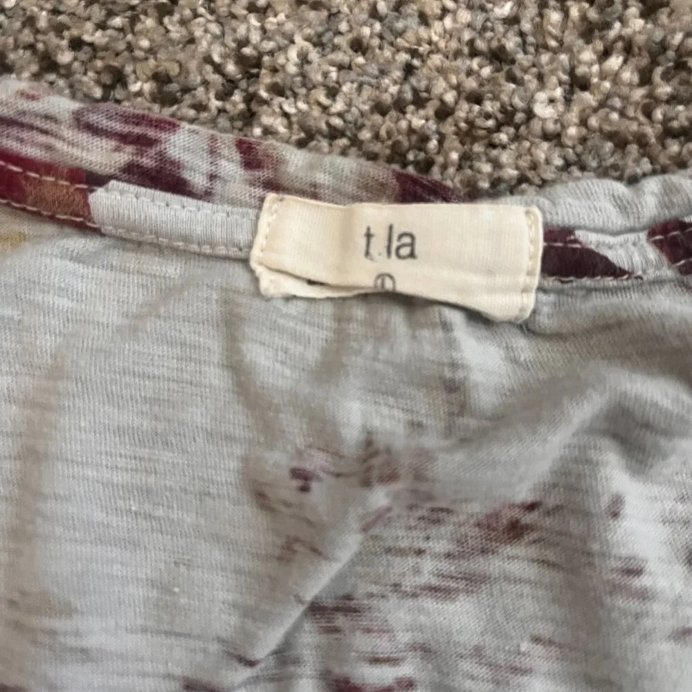 Anthropologie t.la burgandy floral v-neck tee shirt sz Large - Picture 4 of 9